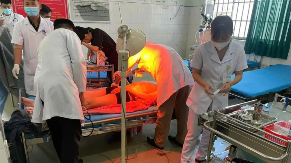 Hiện ông Khiêm bị thương, phải nhập viện điều trị nuoc-chay-xiet-2.jpg