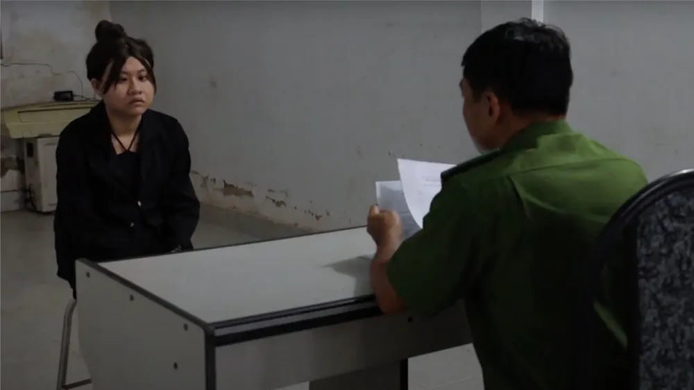 Phạm Thị Kim Anh bị bắt giữ. Ảnh: BĐBP mua-ban-nguoi-4.png