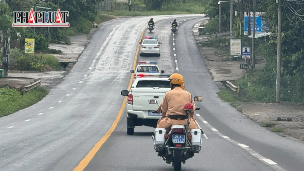 'Mượn' khai giảng năm học mới để tuyên truyền ATGT