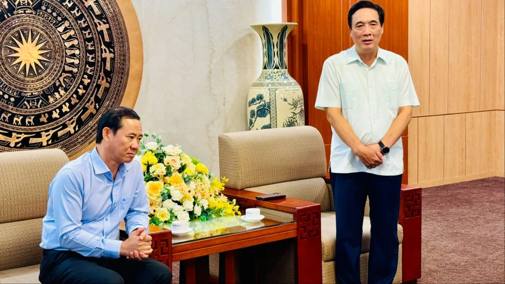 Bí thư Tỉnh uỷ Phú Thọ nhắc đến sự cố sập cầu Phong Châu khi tiếp đoàn công tác của tỉnh Lâm Đồng. Ảnh: VÕ TÙNG Bí thư Tỉnh uỷ Phú Thọ: Chưa tìm thấy 7 nạn nhân trong vụ sập cầu Phong Châu
