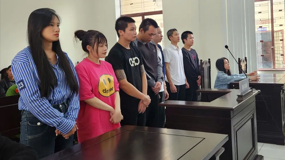 Các bị can tại toà tp-bao-loc.jpg