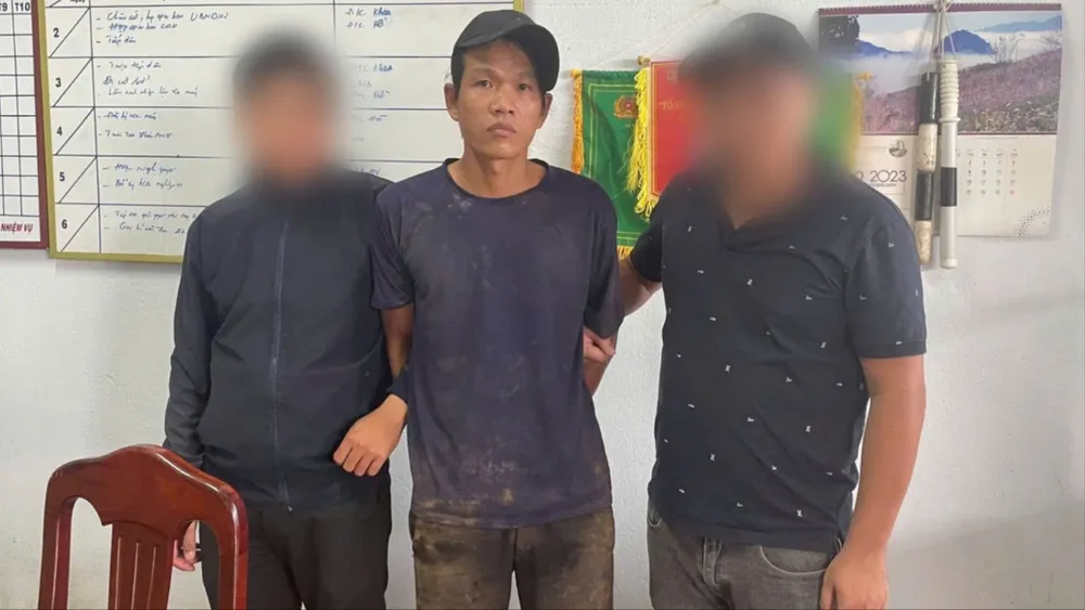 Hoàng bị bắt theo lệnh truy nã đặc biệt của Công an huyện Tân Phú, tỉnh Đồng Nai Gây án ở tỉnh Đồng Nai, trốn truy nã ở Lâm Đồng thì bị bắt