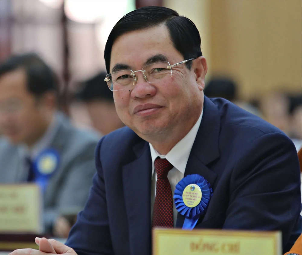 Ông Trần Đình Văn được cho nghỉ hưu trước tuổi