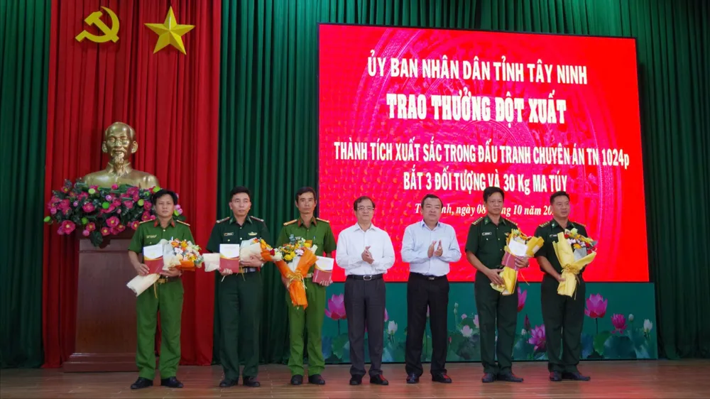 Tỉnh Tây Ninh khen thưởng chuyên án bắt 30 kg ma tuý