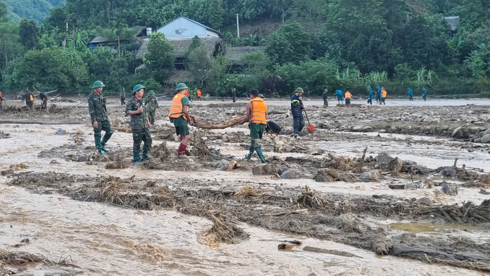 Thôn Làng Nủ tan hoang sau trận lũ kinh hoàng. Ảnh: THANH TÚ thon-lang-nu-3.jpg