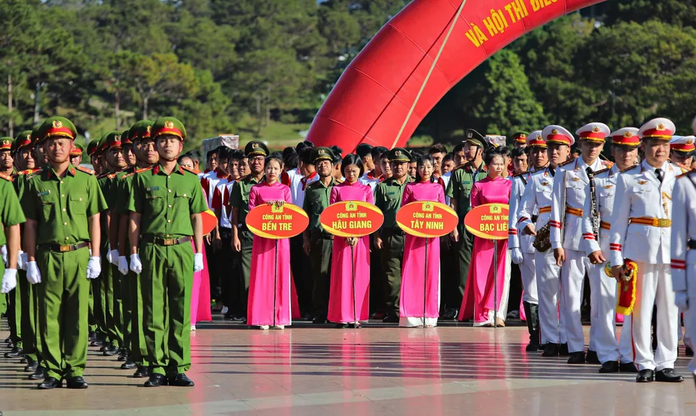 Khai mạc Đại hội Khỏe 'Vì ANTQ' và Hội thi Điều lệnh, quân sự, võ thuật CAND