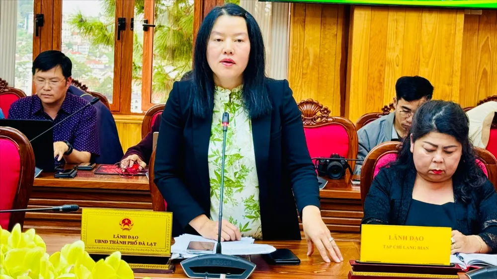 Lãnh đạo UBND TP Đà Lạt trả lời câu hỏi của phóng viên. Ảnh: VÕ TÙNG Tỉnh Lâm Đồng đánh giá cao báo Pháp Luật TP.HCM tổ chức tọa đàm “Giải pháp bảo vệ thương hiệu nông sản Đà Lạt”