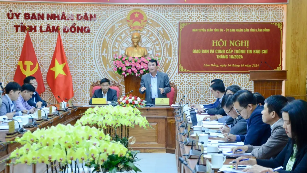 Ông Phạm S - Phó Chủ tịch UBND tỉnh Lâm Đồng đồng chủ trì hội nghị. Ảnh: VÕ TÙNG tinh-lam-dong-b.jpg