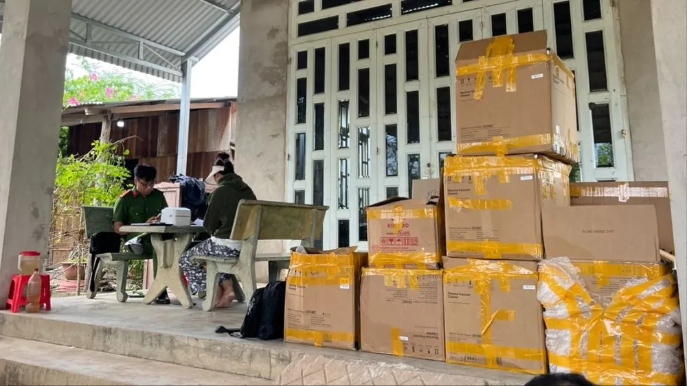 2 vợ chồng ở tỉnh Tây Ninh lên mạng bán thực phẩm chức năng giả