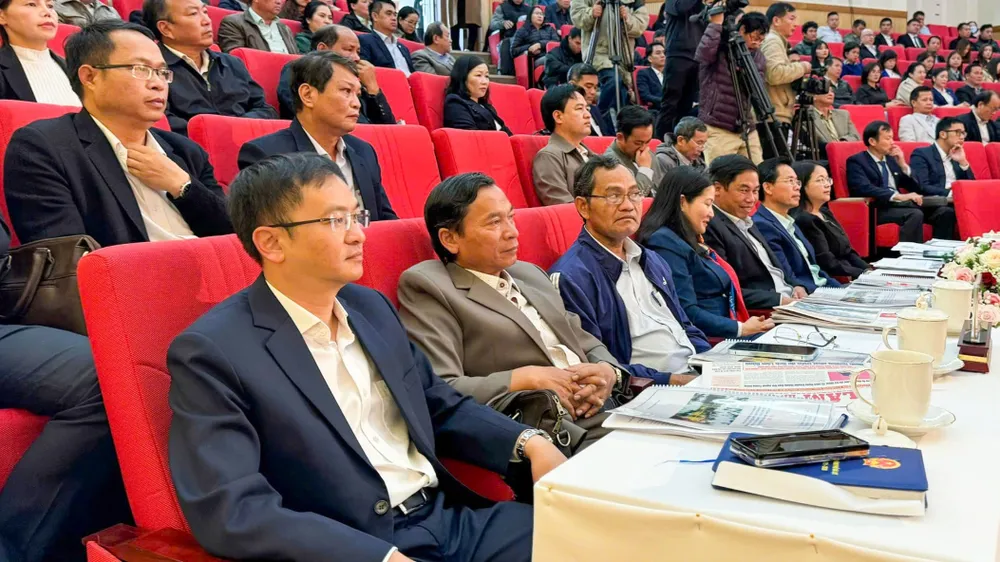 Lãnh đạo các sở, ban ngành, các huyện, thành phố dự Hội nghị sơ kết 2 năm thực hiện Nghị quyết của Tỉnh ủy Lâm Đồng. Ảnh: VÕ TÙNG Tỉnh Lâm Đồng dồn lực để phát triển du lịch chất lượng cao