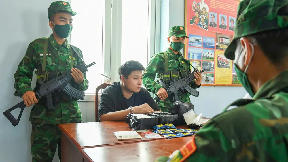 Thủ đoạn vận chuyển ma túy qua biên giới​ của 1 người Trung Quốc