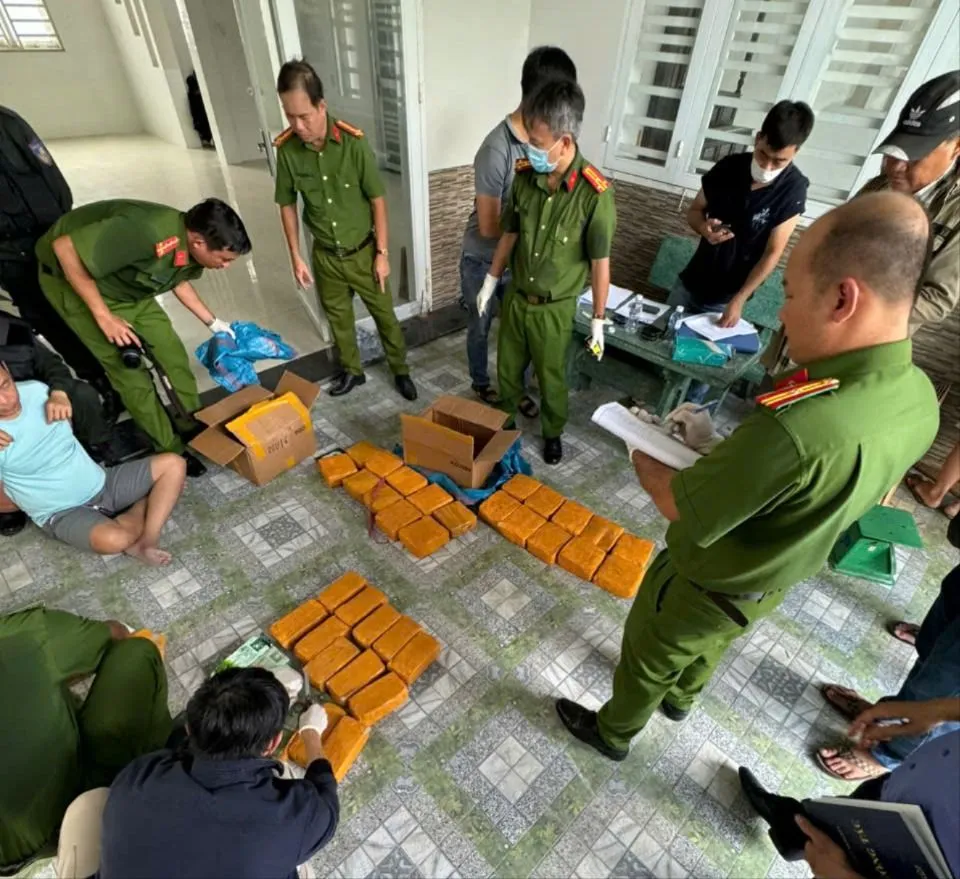 Triệt xóa đường dây vận chuyển ma túy xuyên quốc gia, thu giữ 60 kg ma tuý