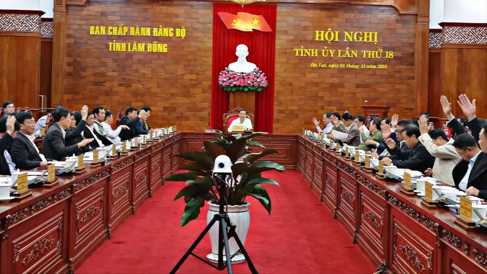 Các đại biểu thống nhất Đề án thành lập Đảng bộ huyện Đạ Huoai (mới) Thống nhất đề án Đề án thành lập Đảng bộ huyện Đạ Huoai