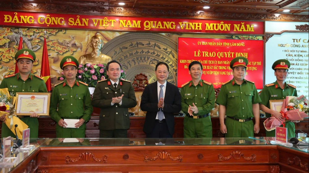 Truy bắt thủ phạm cướp tiệm vàng trong vòng 24 giờ, 3 đơn vị được chủ tịch tỉnh Lâm Đồng tặng bằng khen