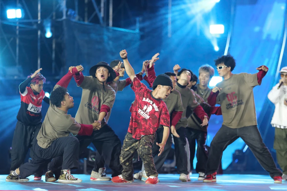 KALLUS - Vòng Battle.jpg