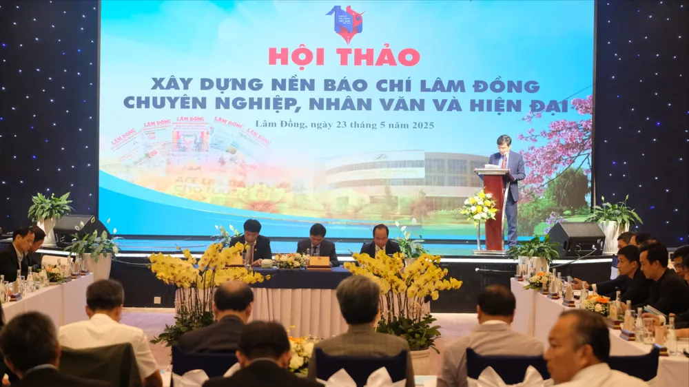 Hội thảo “Xây dựng nền báo chí Lâm Đồng chuyên nghiệp, nhân văn, hiện đại”. Ảnh: VÕ TÙNG Xây dựng nền báo chí Lâm Đồng chuyên nghiệp