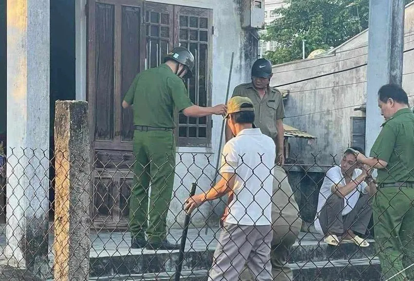Người tâm thần gây án chết người ở tỉnh Quảng Nam đang bị công an tạm giữ. Ảnh: CTV Bạn-đọc-ý-kiến-về-người-mắc-bệnh-tâm-thần-phạm-tội.jpg