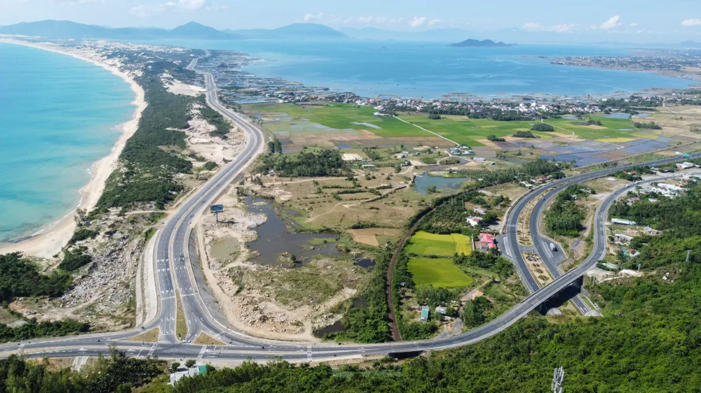 Quốc lộ 26B mở rộng sẽ giúp kết nối hạ tầng giao thông, tạo liên kết vùng. Ảnh: XUÂN HOÁT Khánh Hòa: Mở rộng quốc lộ 26B kết nối giao thông, tạo liên kết vùng