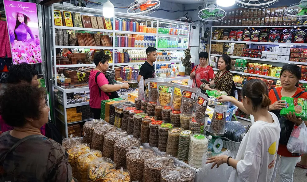 Sản phẩm dịch vụ về đêm ở Nha Trang chưa phong phú. Ảnh: HIẾU DUY vui-choi.jpg