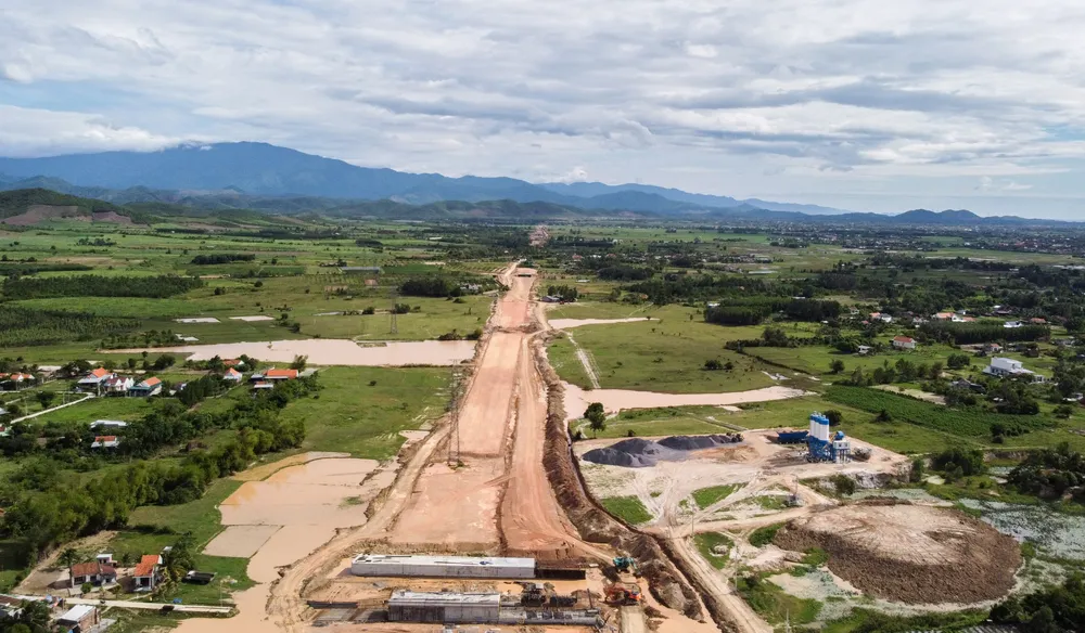 Cao tốc Vân Phong- Nha Trang có nguy cơ "vỡ" tiến độ. Ảnh: XUÂN HOÁT cao tốc.jpg