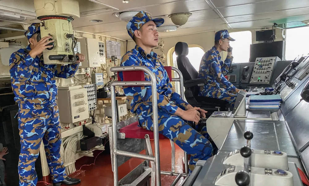 6. Kíp Tàu 264 điều khiển tàu hành trình.JPG