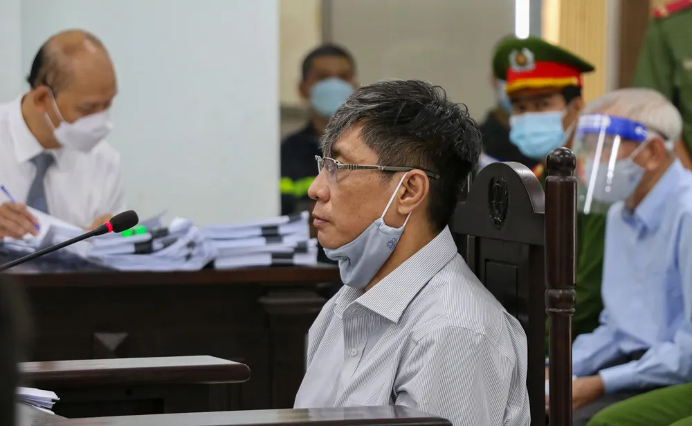 Ông Lê Đức Vinh, cựu Chủ tịch UBND tỉnh Khánh Hòa bị xét xử trong vụ án xảy ra tại dự án sinh thái tâm linh Cửu Long Sơn Tự. Ảnh: XUÂN HOÁT cựu -chủ-tịch.jpg