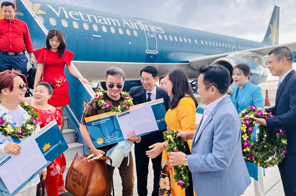 Đàm Vĩnh Hưng.jpg