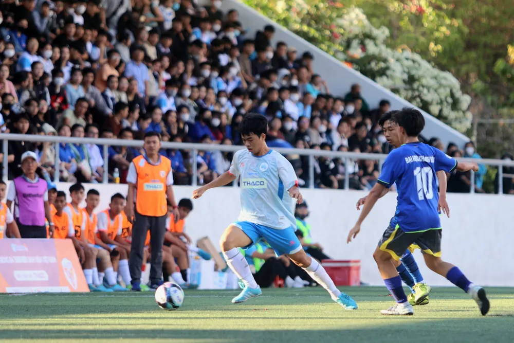 Trận khai mạc đội Cao đẳng kỹ thuật công nghệ Nha Trang thắng 1-0 Cao đẳng du lịch Nha Trang. Ảnh: BD z5207523831319_8eb951954d6410b1c55f8d48e7a16872.jpg