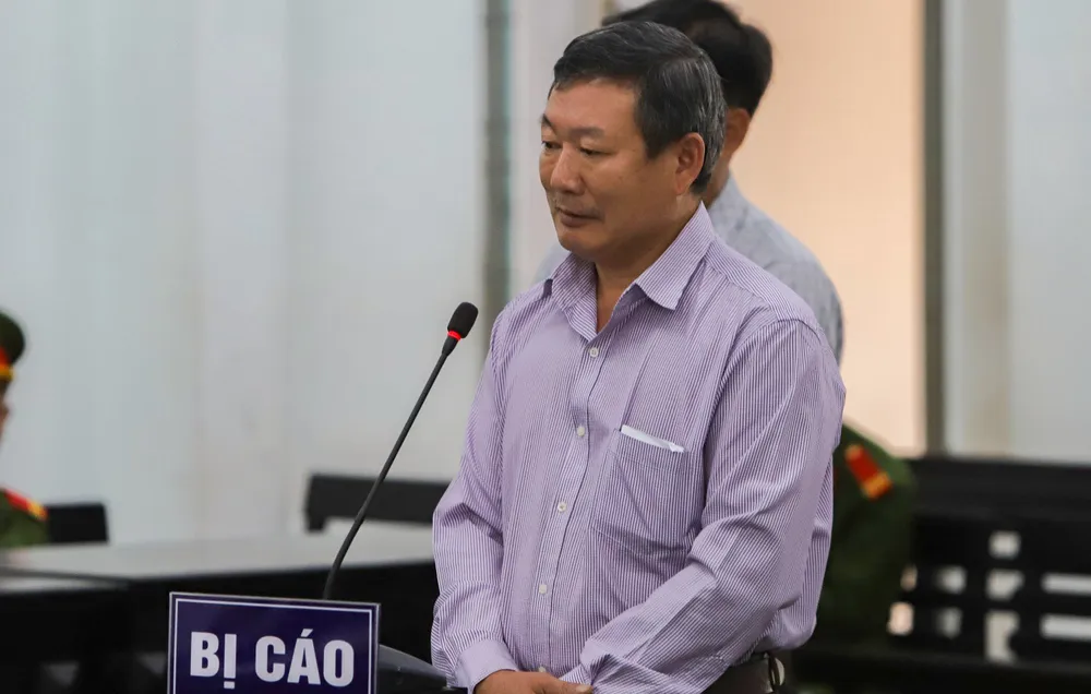 Bị cáo CDC Khánh Hòa quay ngược thái độ, nhận hết tội về mình. Ảnh: XUÂN HOÁT CDC khanh hoa.jpg