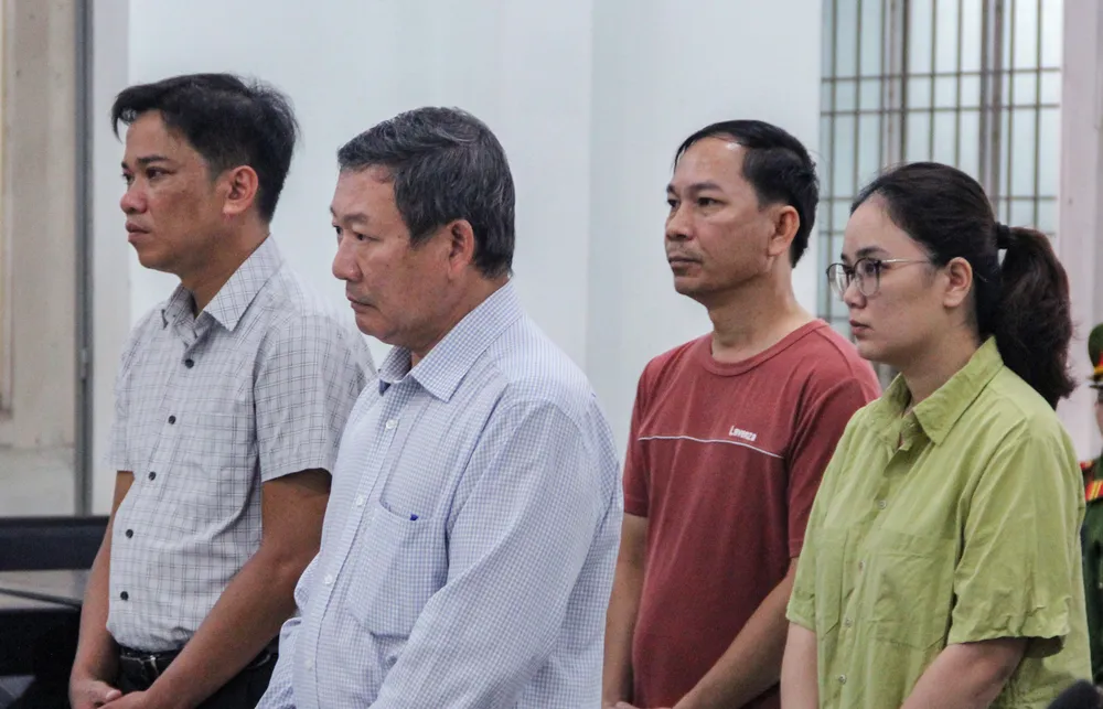 Các bị cáo tại tòa. Ảnh: XUÂN HOÁT CDC-khánh-hòa.jpg