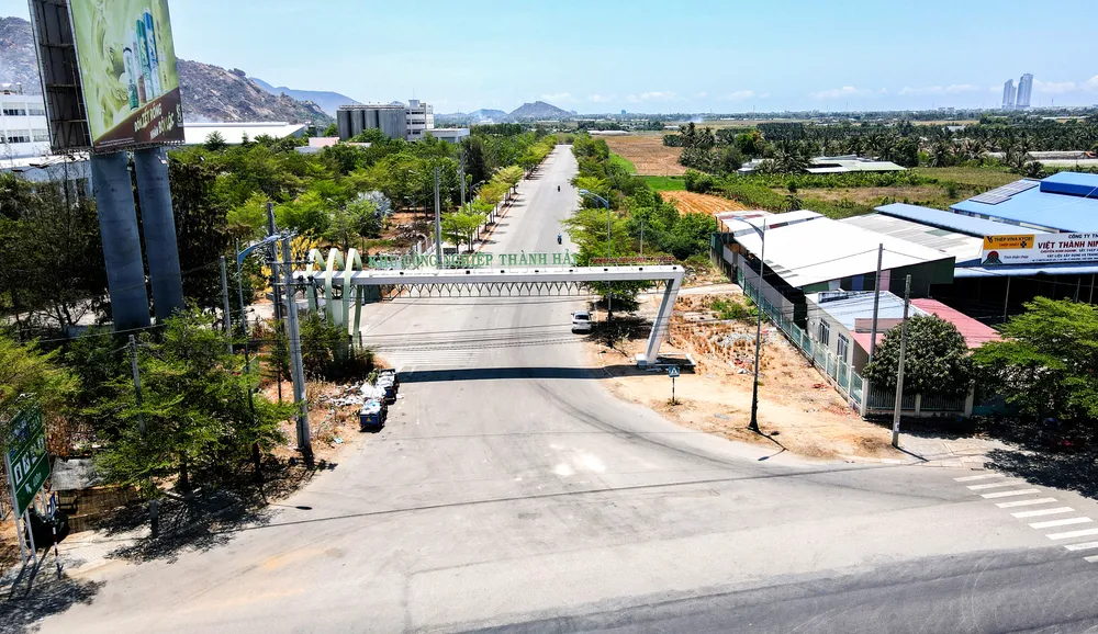 Gần đây, Ninh Thuận phát triển nhiều ngành nghề công nghiệp với hạ tầng các khu công nghiệp được đầu tư bài bản. kcn thành hải.jpg