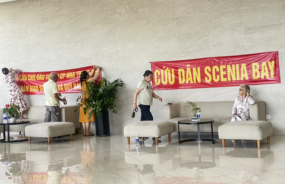 Cư dân chung cư Scenia Bay Nha Trang lo lắng khi bị cắt điện, nước. Ảnh: XH chung cư Scenia Bay.jpg