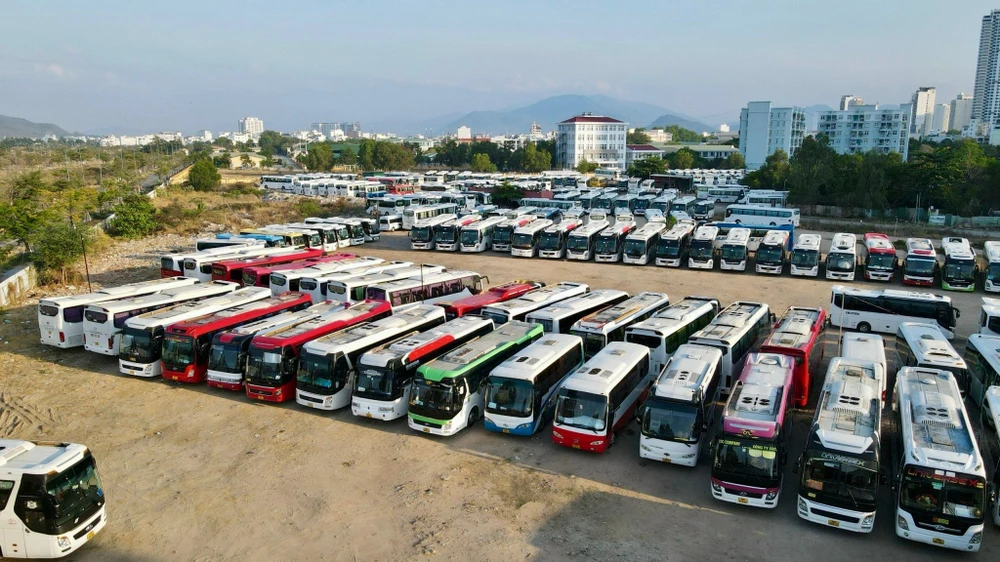 Bãi xe không phép trong sân bay Nha Trang cũ đã bị ngưng hoạt động. Ảnh: H. SƠN bãi-giữ-xe.jpg