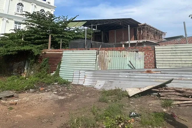 Công trình xây dựng không phép cách trụ sở UBND xã Mỹ Phong khoảng 200 m nhưng địa phương không kịp thời phát hiện, xử lý. Ảnh: Báo Bình Định huyện Phù Mỹ.jpg