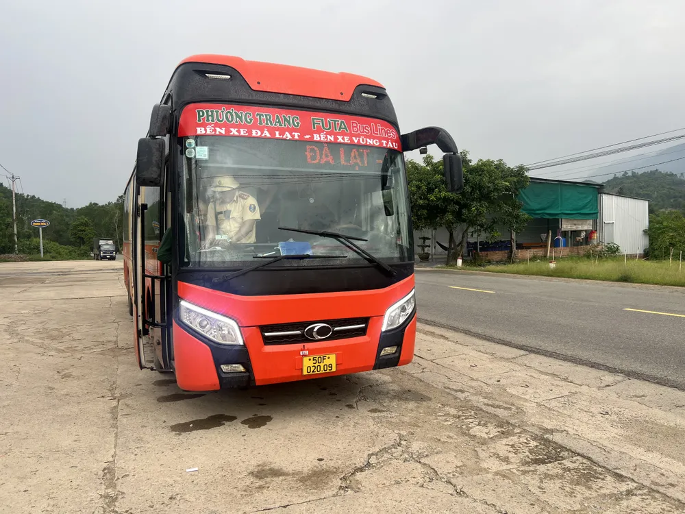 Tài xế xe bị phạt vì vi phạm nồng độ cồn. Ảnh: TA z5657680218195_a71d1bce46032e54432b0574b2eb68f3 (1).jpg