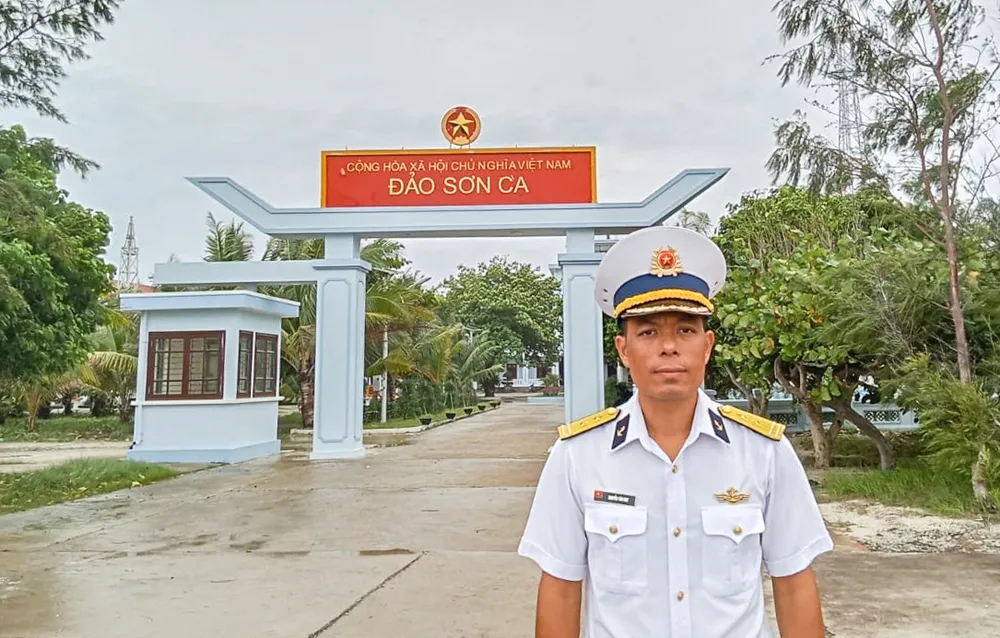 Trung tá Nguyễn Văn Duy, Chính trị viên phó đảo Sơn Ca. Ảnh: HOÀNG VĂN THẢO SƠN CA 2.jpg