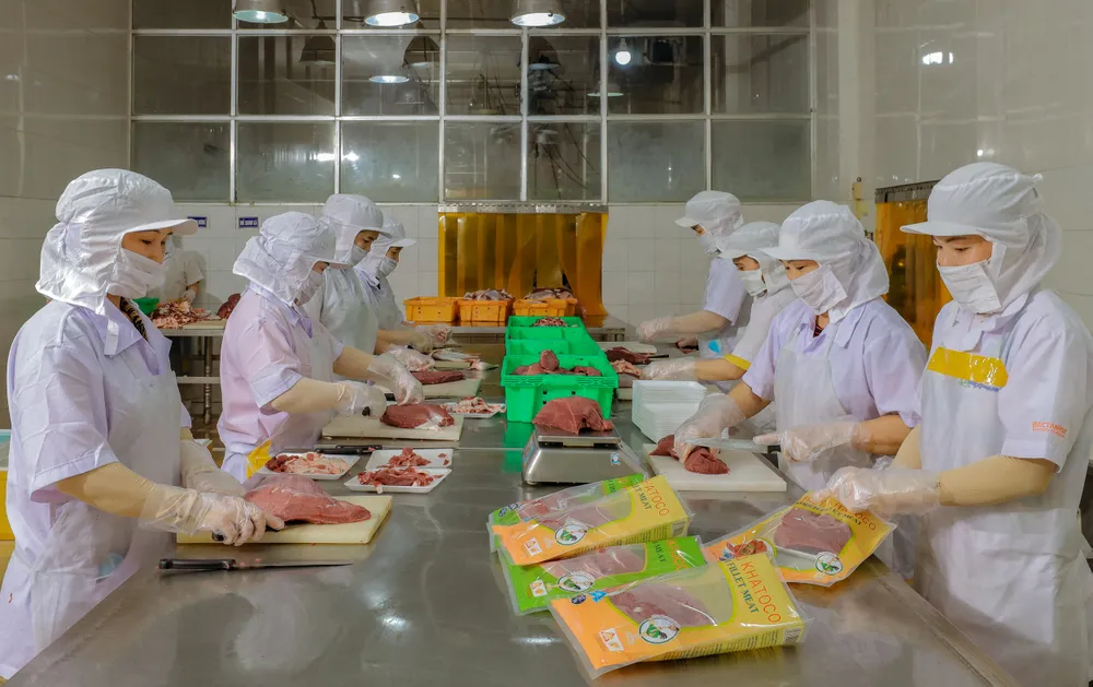 Khu vực chế biến thịt, đóng gói sản phẩm. Ảnh: KIỀU HƯƠNG H3.jpg