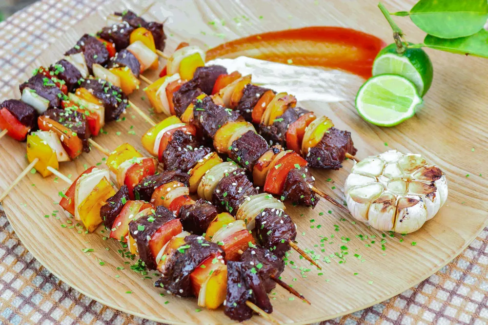 Món đà điểu xiên nướng. Ảnh: KIỀU HƯƠNG H5.jpg