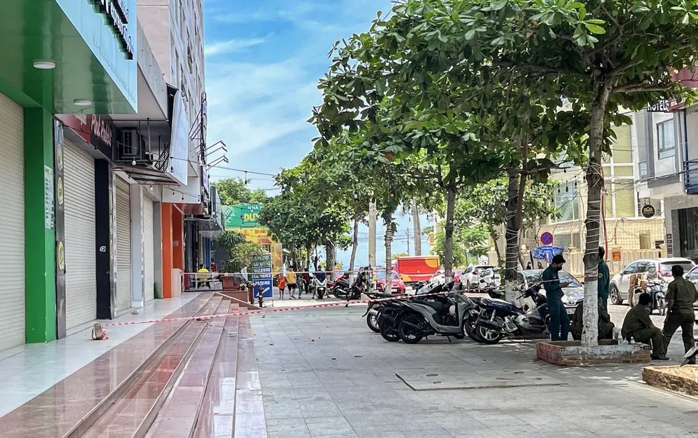 Cảnh sát phong tỏa hiện trường vụ việc. Ảnh: XH tòa nhà Mường Thanh.jpg