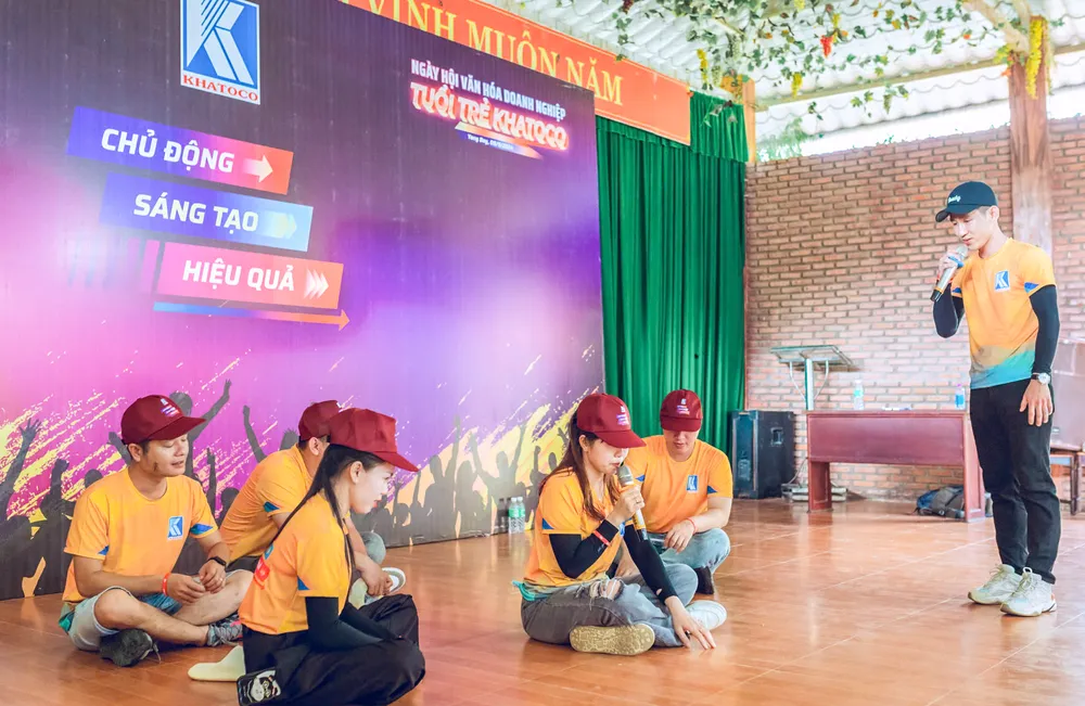 Phần thi hoạt cảnh Văn hóa doanh nghiệp. Ảnh: KIỀU HƯƠNG H5.jpg