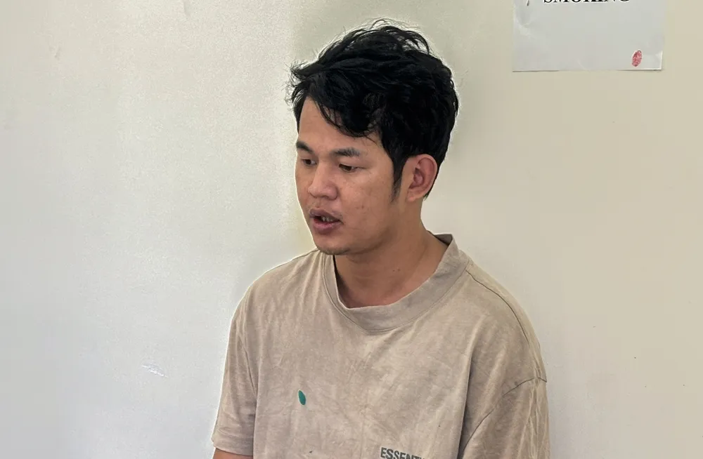 Bạch Long Hợp tại cơ quan công an. Ảnh: PH thuê ô tô.jpg