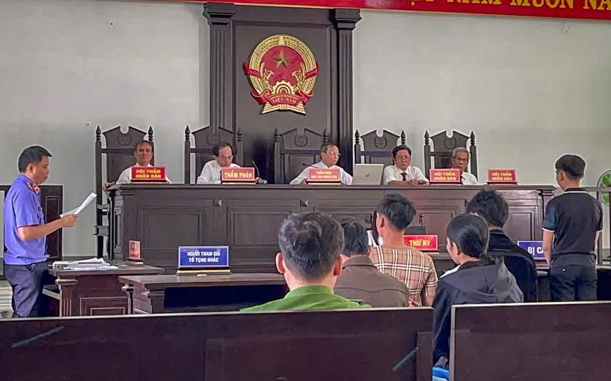 học sinh lớp 8.jpg