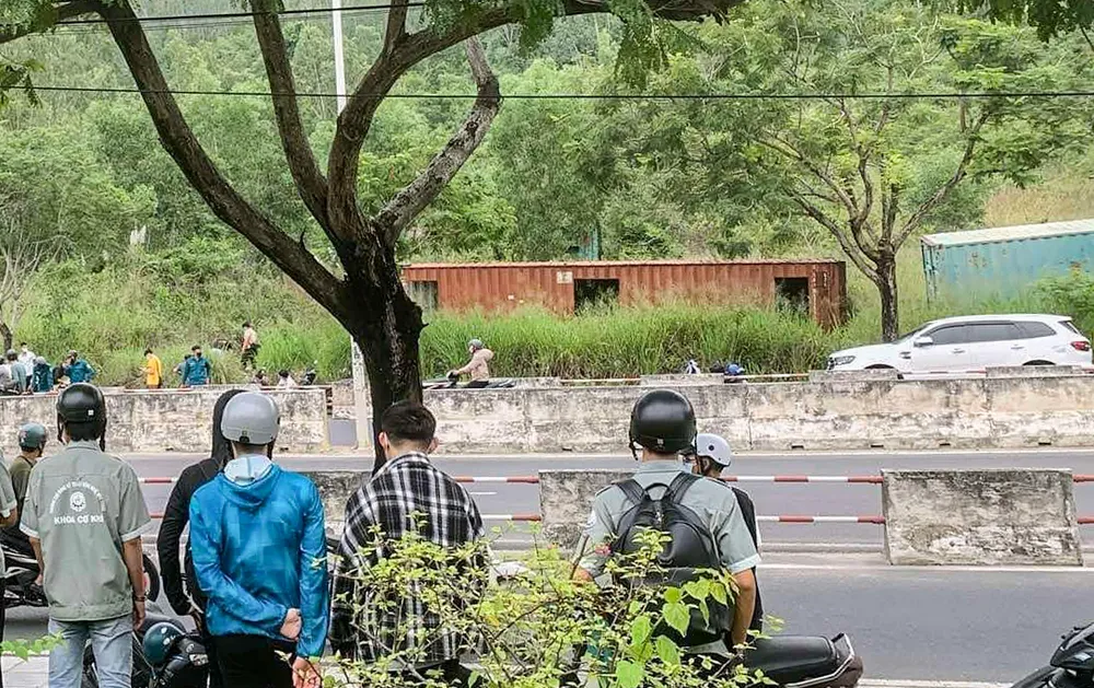 trong thùng container.jpg