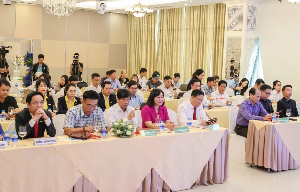 Các đại biểu tham dự hội thảo. Ảnh: ĐOÀN KIÊN z6074063507014-eec3296e0ddaffb89dadceafc755b6c3-4354.jpg