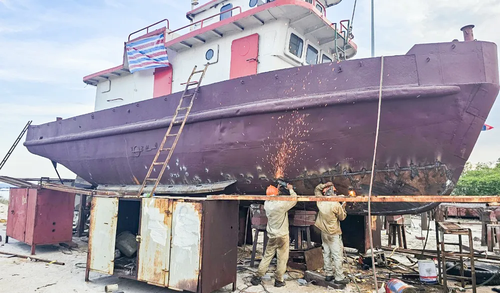 công ty đóng tàu.jpg