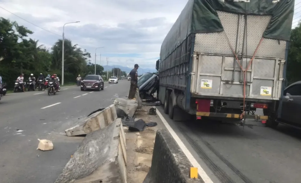 Dải phân cách.jpg