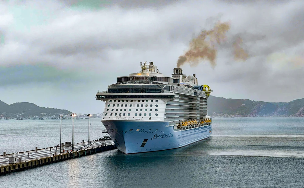 Cảng quốc tế Cam Ranh.jpg