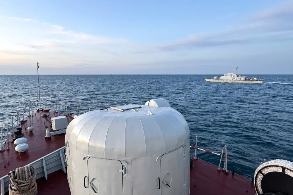 Tàu hải quân của hai nước trên tuyến tuần tra chung. Ảnh: V. ĐỊNH