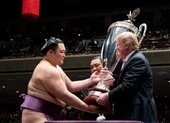 Chùm ảnh: Vợ chồng ông Trump xem đấu vật sumo ở Nhật