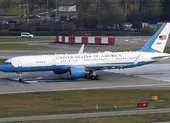 Bà Trump vẫn dùng máy bay công vụ đi nghỉ mát